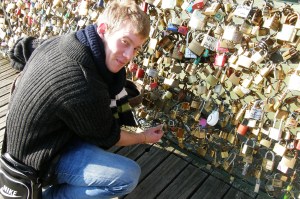 Atslēgu tiltā nu ir iekarināta atslēga par mūsu mūžīgu draudzību